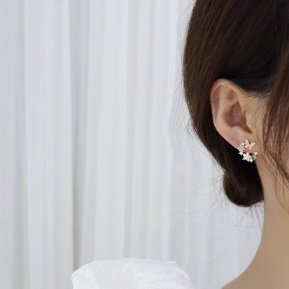 NEW 14K Gold Plated Diamond Flower Butterfly Stud Earrings - Picture 4 of 7